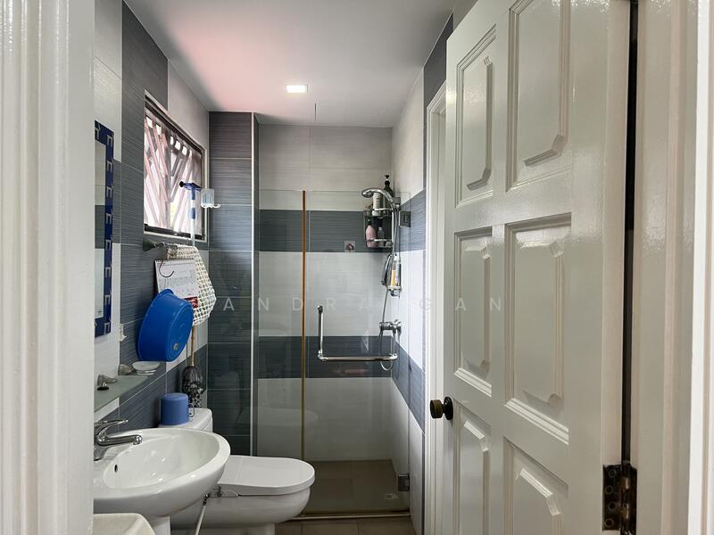 SUNRISE AVENUE Semi-Detached House For Sale at S$ 7,100,000 | PropertyGuru Singapore - Bathroom