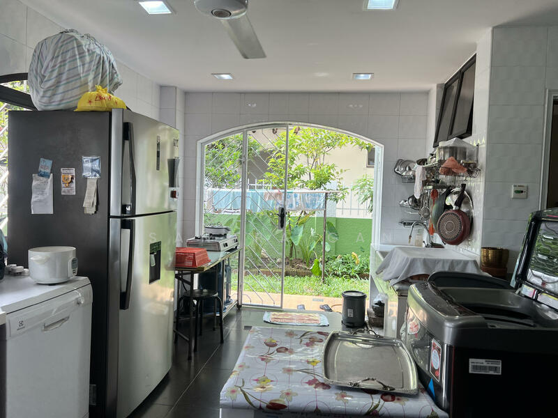 SUNRISE AVENUE Semi-Detached House For Sale at S$ 7,100,000 | PropertyGuru Singapore - Kitchen