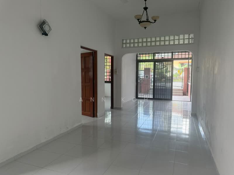 yuk tong avenue, , 4 Bedrooms, 2,718 sqft, Terraced House For Sale, by Ann Koh, 25577150 - Living Room - PropertyGuru.com.sg
