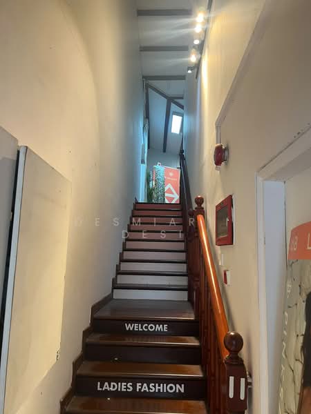 FASHION/RETAILS/PEDI-MEDI/SALON/FOTO STUDIO, HAJI LANE, 400 sqft, Shop / Shophouse For Rent, by Desmiarti Desi, 25577277 - CommercialGuru.com.sg