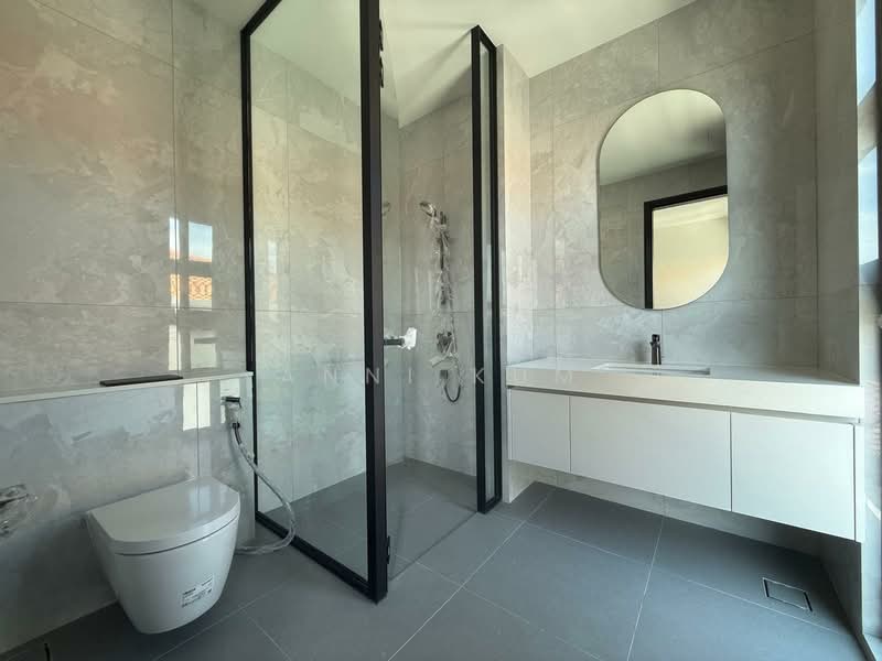 New luxury bungalow with lift and gorgeous pool Broadrick vicinity, Broadrick Road, 6 Bedrooms, 9,256 sqft, Detached House For Rent, by Anni Kum 甘岸霓, 25577332 - Bathroom - PropertyGuru.com.sg