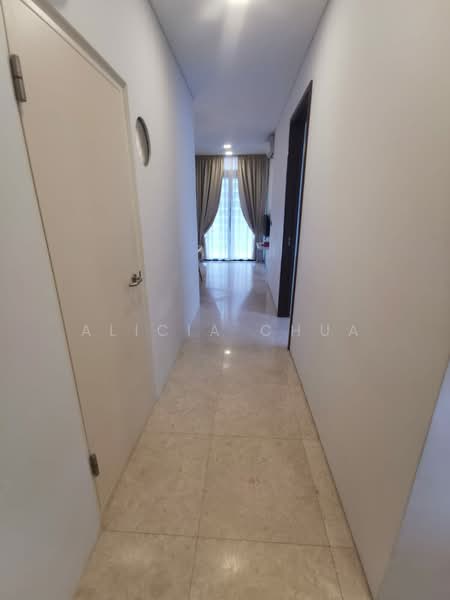 Robinson Suites, 50 Robinson Road, 2 Bedrooms, 603 sqft, Condominium For Rent, by Alicia Chua, 25577658 - Hallway - PropertyGuru.com.sg