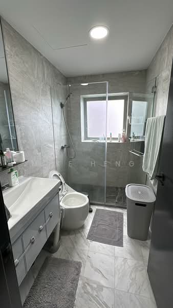 Whitewater, 25 Pasir Ris Street 72, Room Rental, 1,195 sqft, Executive Condominium For Rent, by Mike Heng, 25578617 - Master Attached Bathroom - PropertyGuru.com.sg