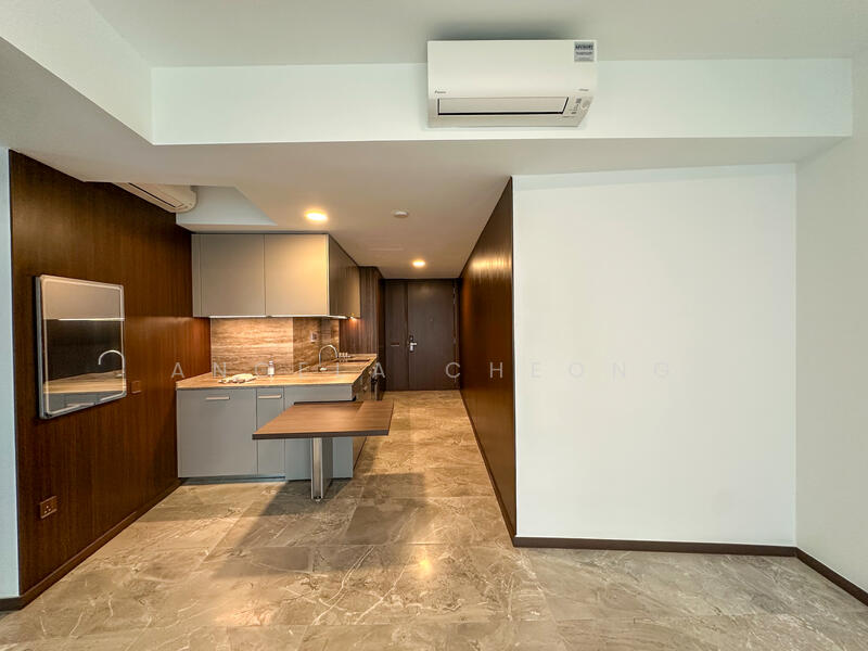 Kitchen & Dining
