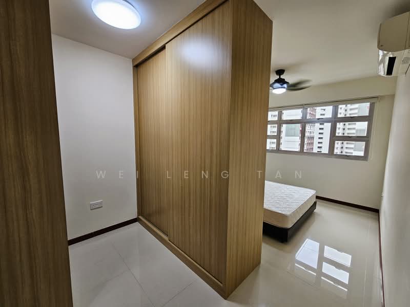 443B Bukit Batok West Avenue 8, 443B Bukit Batok West Avenue 8, 3 Bedrooms, 990 sqft, HDB Flat For Rent, by Wei Leng Tan, 25579107 - Master Bedroom - PropertyGuru.com.sg
