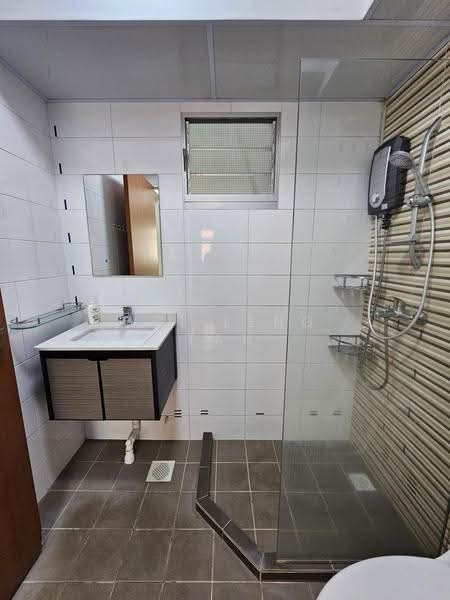 443B Bukit Batok West Avenue 8, 443B Bukit Batok West Avenue 8, 3 Bedrooms, 990 sqft, HDB Flat For Rent, by Wei Leng Tan, 25579107 - Bathroom - PropertyGuru.com.sg