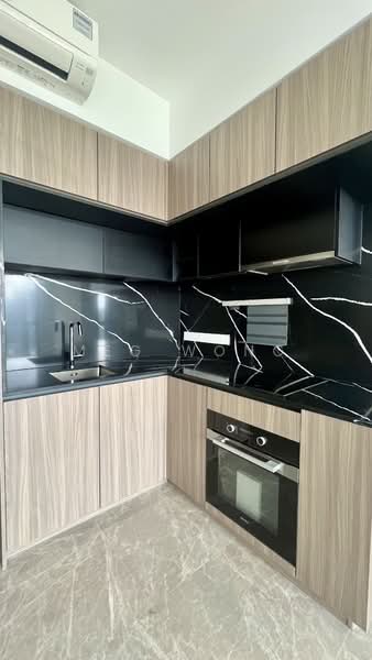 Irwell Hill Residences, 2 Irwell Hill, 2 Bedrooms, 614 sqft, Condominium For Rent, by Meg Wong, 25579547 - Kitchen with brand new appliances - PropertyGuru.com.sg