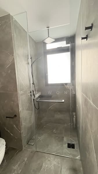 Irwell Hill Residences, 2 Irwell Hill, 2 Bedrooms, 614 sqft, Condominium For Rent, by Meg Wong, 25579547 - Shower room - PropertyGuru.com.sg