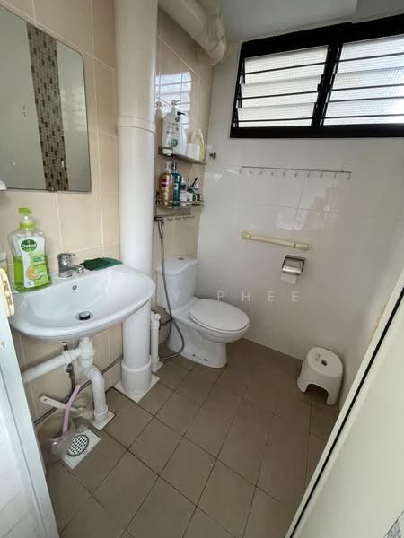 729 Clementi West Street 2, 729 Clementi West Street 2, Room Rental, 100 sqft, HDB Flat For Rent, by Mary Phee, 25579834 - PropertyGuru.com.sg