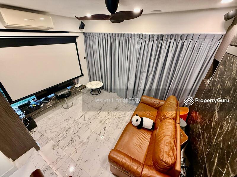 For Sale - Freehold Beautiful Modern Corner Cluster House