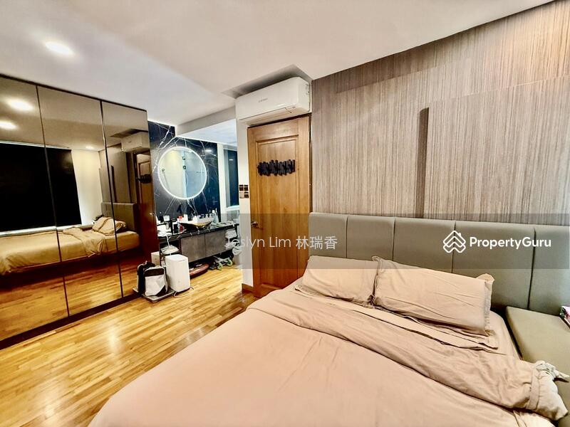 For Sale - Freehold Beautiful Modern Corner Cluster House