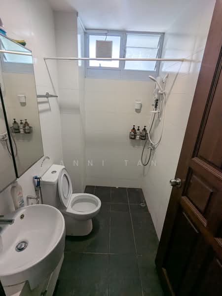 The Watercrest, Loyang Besar Close, Room Rental, 250 sqft, Condominium For Rent, by Anni Tan, 25580352 - Bathroom - PropertyGuru.com.sg
