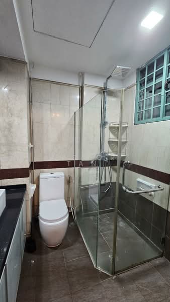 Changi Green, 712 Upper Changi Road East, 3 Bedrooms, 1,216 sqft, Condominium For Rent, by Victor Tan, 25580726 - Bathroom - PropertyGuru.com.sg