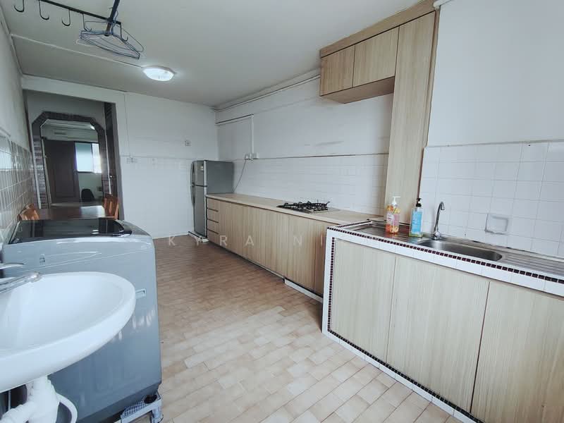 222 Serangoon Avenue 4, 222 Serangoon Avenue 4, 2 Bedrooms, 721 sqft, HDB Flat For Rent, by Kyra Niew, 25580981 - Kitchen - PropertyGuru.com.sg