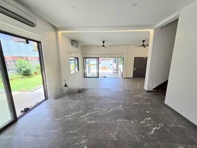 For Rent - Semi Detached in Holland V Area for Rent!