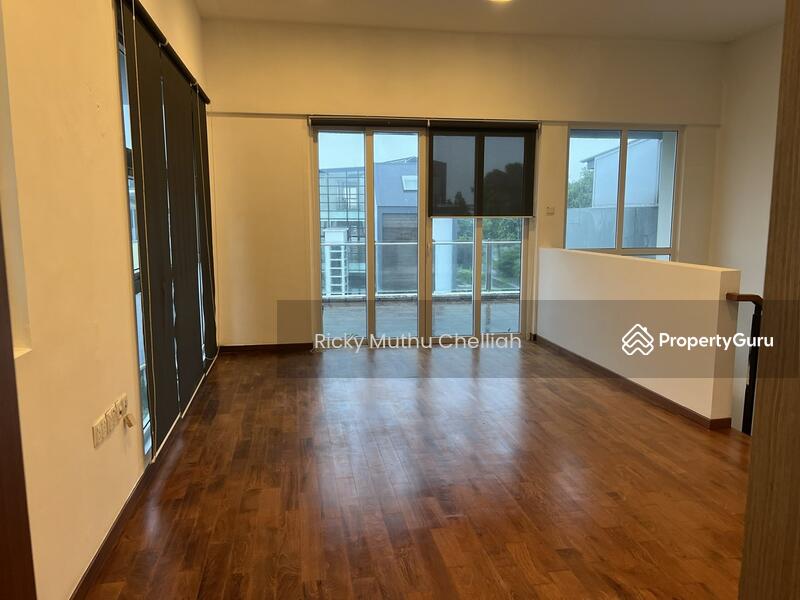Level 4 Access To Balcony