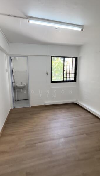 213 Bukit Batok Street 21, Bukit Batok Street 21, 2,012 sqft, Shop / Shophouse For Sale, by Johnson Lim, 25581202 - Bedroom 1 - CommercialGuru.com.sg