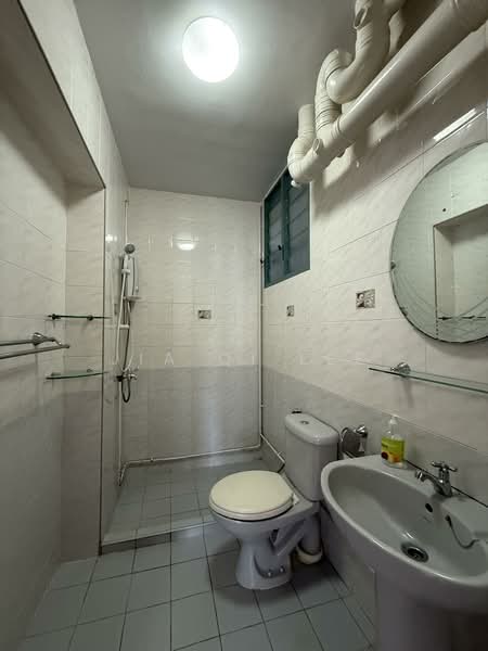 453 Choa Chu Kang Avenue 4, 453 Choa Chu Kang Avenue 4, 3 Bedrooms, 1,323 sqft, HDB Flat For Rent, by Jia Qi Lee, 25581667 - Bathroom - PropertyGuru.com.sg
