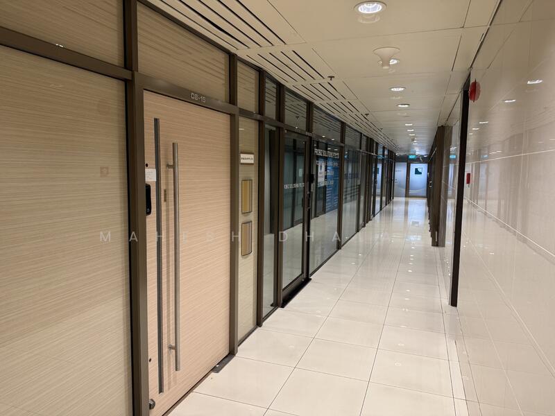 Peninsula Plaza, 111 North Bridge Road, 823 sqft, Office For Rent, by Mahesh Dhalani, 25581677 - Corridor - CommercialGuru.com.sg