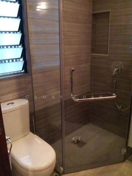 East View Garden, Jalan Segam, Bedok / Upper East Coast, Room Rental, 130 sqft, Semi-Detached House For Rent, by Camay Chan, 25582141 - Attached shower and WC room - PropertyGuru.com.sg