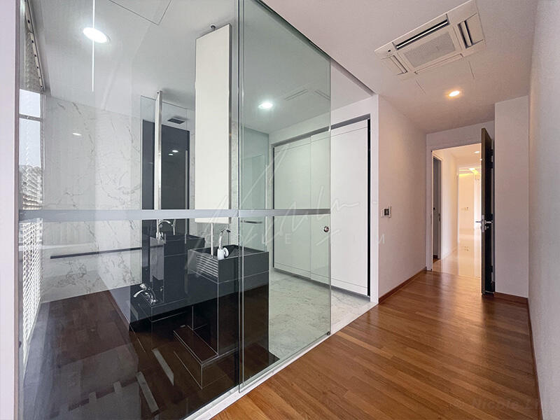 Master Bedroom Walk-in Wardrobe & Ensuite