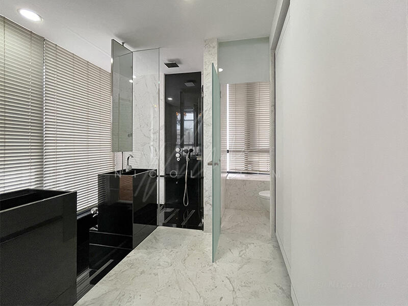 Master Bedroom Walk-in Wardrobe & Ensuite