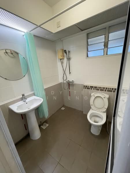 38B Bendemeer Road, 38B Bendemeer Road, 3 Bedrooms, 958 sqft, HDB Flat For Sale, by Wendy Teng Kin Eng, 25582898 - Bathroom - PropertyGuru.com.sg