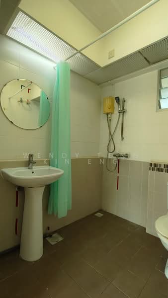 38B Bendemeer Road, 38B Bendemeer Road, 3 Bedrooms, 958 sqft, HDB Flat For Sale, by Wendy Teng Kin Eng, 25582898 - Bathroom - PropertyGuru.com.sg