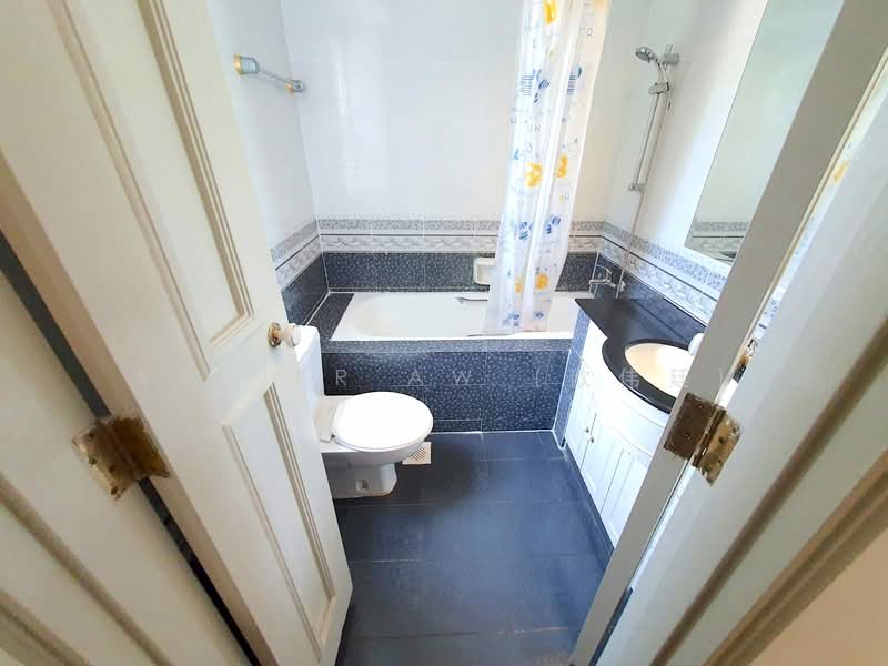 Royal Palm Mansions, 330 Pasir Panjang Road, 3 Bedrooms, 1,238 sqft, Condominium For Rent, by Xavier Aw (欧伟廷), 25582978 - Bathroom - PropertyGuru.com.sg