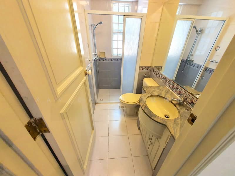 Royal Palm Mansions, 330 Pasir Panjang Road, 3 Bedrooms, 1,238 sqft, Condominium For Rent, by Xavier Aw (欧伟廷), 25582978 - Bathroom - PropertyGuru.com.sg