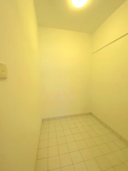 Royal Palm Mansions, 330 Pasir Panjang Road, 3 Bedrooms, 1,238 sqft, Condominium For Rent, by Xavier Aw (欧伟廷), 25582978 - Storeroom - PropertyGuru.com.sg