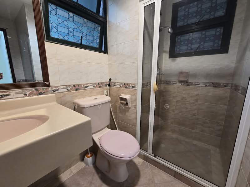 Hillview Green, 67 Hume Avenue, 2 Bedrooms, 1,012 sqft, Condominium For Rent, by Novene Ng, 25584057 - Bathroom - PropertyGuru.com.sg