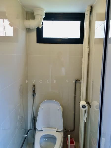 86 Redhill Close, 86 Redhill Close, 2 Bedrooms, 600 sqft, HDB Flat For Rent, by Evone Yap, 25584184 - Bathroom - PropertyGuru.com.sg