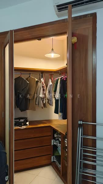 455 Sin Ming Avenue, 455 Sin Ming Avenue, 3 Bedrooms, 1,011 sqft, HDB Flat For Rent, by Katherine Oh, 25586929 - Master Bedroom Walk-in Wardrobe - PropertyGuru.com.sg