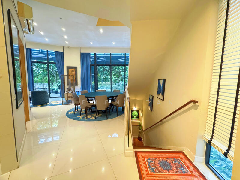 Main Living & Dining (Level 1)