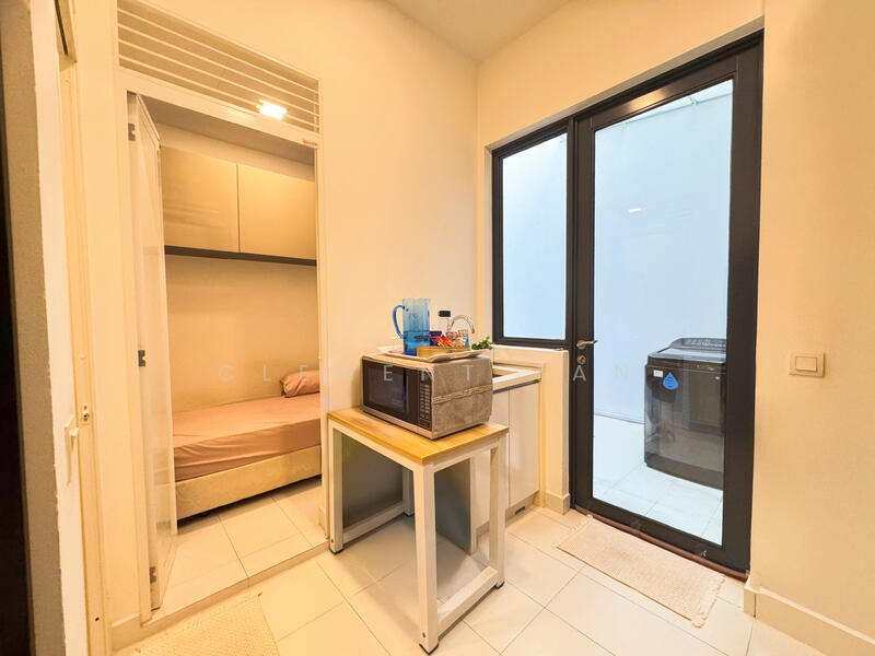 Yard, Utility Room & Courtyard (Basement 1)