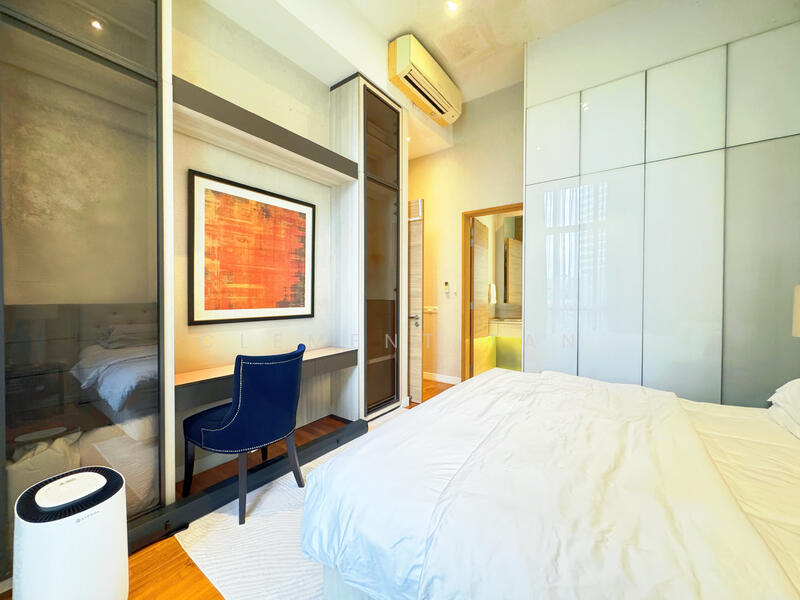 Master Bedroom (Level 2)