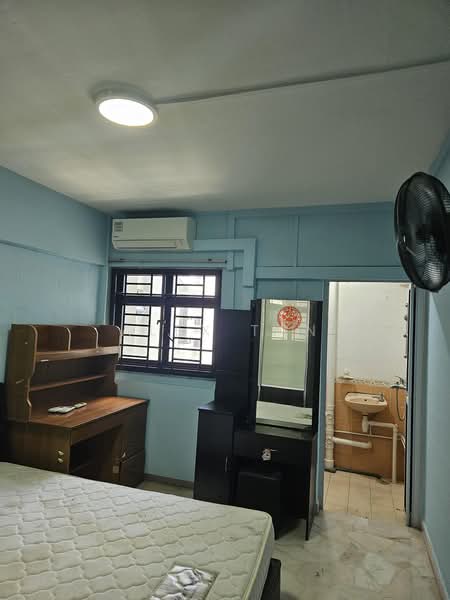 320 Ang Mo Kio Avenue 1, 320 Ang Mo Kio Avenue 1, 2 Bedrooms, 721 sqft, HDB Flat For Rent, by Alex Tan, 25587524 - Bedroom - PropertyGuru.com.sg