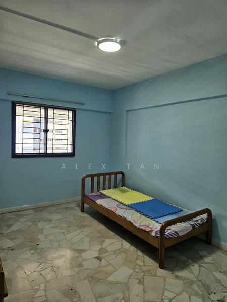 320 Ang Mo Kio Avenue 1, 320 Ang Mo Kio Avenue 1, 2 Bedrooms, 721 sqft, HDB Flat For Rent, by Alex Tan, 25587524 - Bedroom - PropertyGuru.com.sg