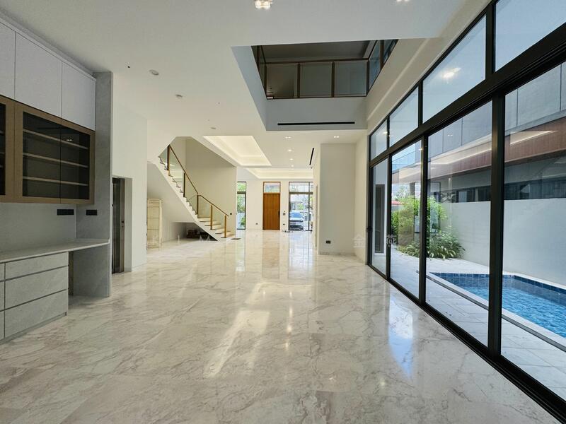 For Sale - Brand New/Freehol, 4 levels with Lift, pool, 7+1 bedrooms ensuite, huge for multi-generations