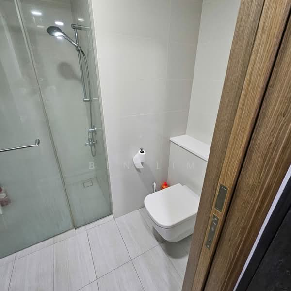Lakeville, 11 Jurong Lake Link, 2 Bedrooms, 635 sqft, Condominium For Rent, by Ben Lim, 25588184 - Bathroom - PropertyGuru.com.sg