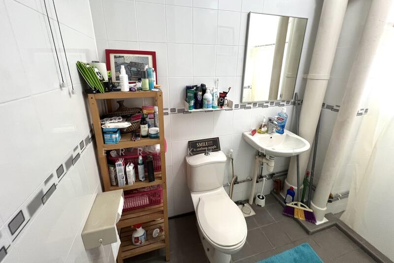 Common Bathroom @ 2nd Level