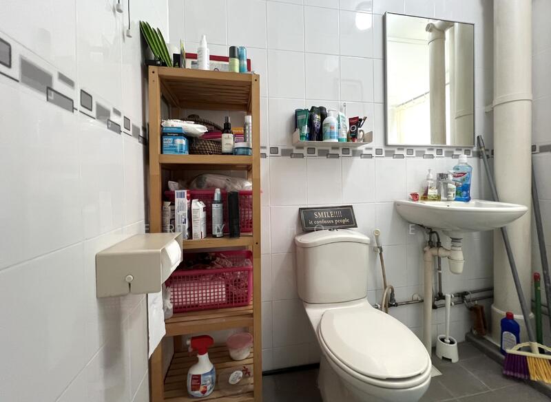 Common Bathroom @ 1st Level