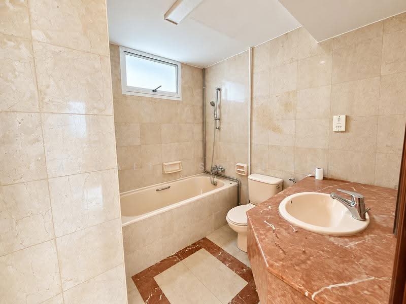 Parkshore, 201 Tanjong Rhu Road, East Coast / Marine Parade, 3 Bedrooms, 1,324 sqft, Condominium For Sale, by Athalia Soon Sze Yin, 25588316 - Bathroom - PropertyGuru.com.sg