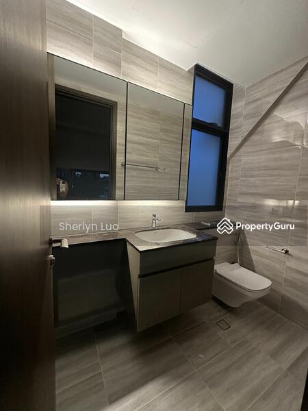 2nd level master bathroom
