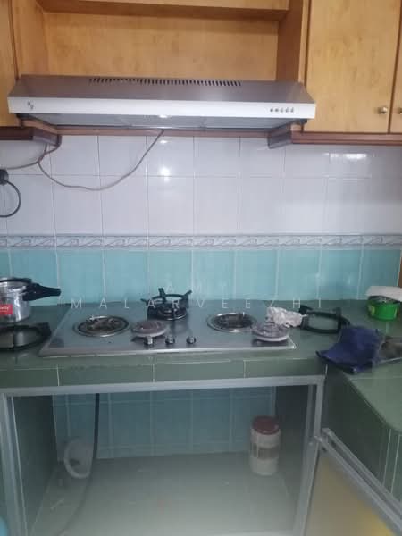 212 Jurong East Street 21, 212 Jurong East Street 21, 2 Bedrooms, 720 sqft, HDB Flat For Rent, by Amy Malarveezhi, 25589403 - Kitchen - PropertyGuru.com.sg