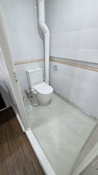 Kg Glam Arab Street, Arab Street, 1,600 sqft, Shop / Shophouse For Rent, by Hashim Bahashwan, 25589476 - Bathroom - CommercialGuru.com.sg