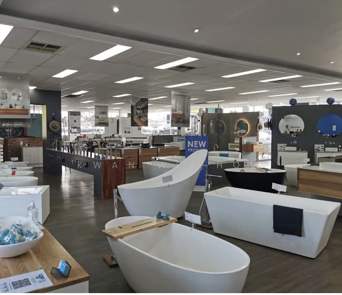 Huge glass frontage showroom in eastern Sg near Mrt, , 18,500 sqft, Factory / Workshop (B2) For Rent, by Kwan Wei Hoe, 25590352 - CommercialGuru.com.sg
