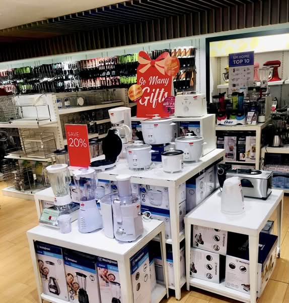 Huge glass frontage showroom in eastern Sg near Mrt, , 18,500 sqft, Factory / Workshop (B2) For Rent, by Kwan Wei Hoe, 25590352 - CommercialGuru.com.sg