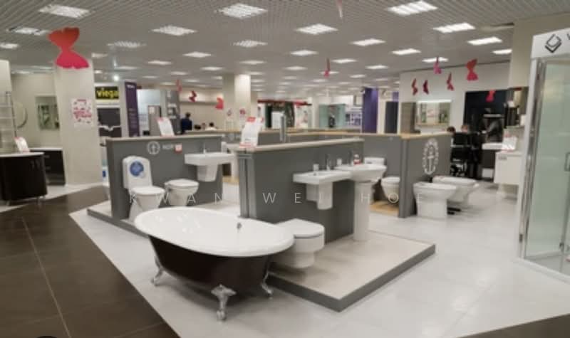 Huge glass frontage showroom in eastern Sg near Mrt, , 18,500 sqft, Factory / Workshop (B2) For Rent, by Kwan Wei Hoe, 25590352 - CommercialGuru.com.sg